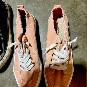 Brand NEW Maurices tennis shoes.   Light pink.  Size 9